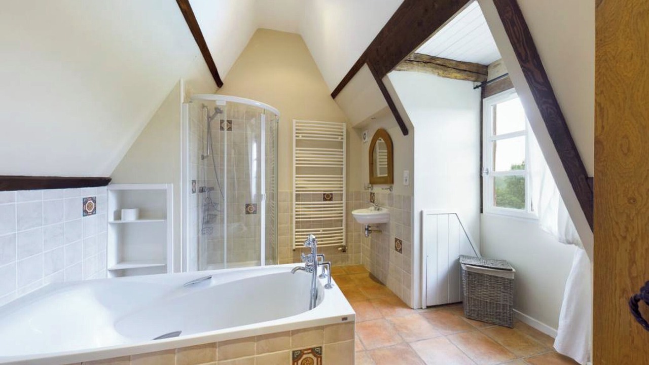 Photo of Bathroom in Issac
