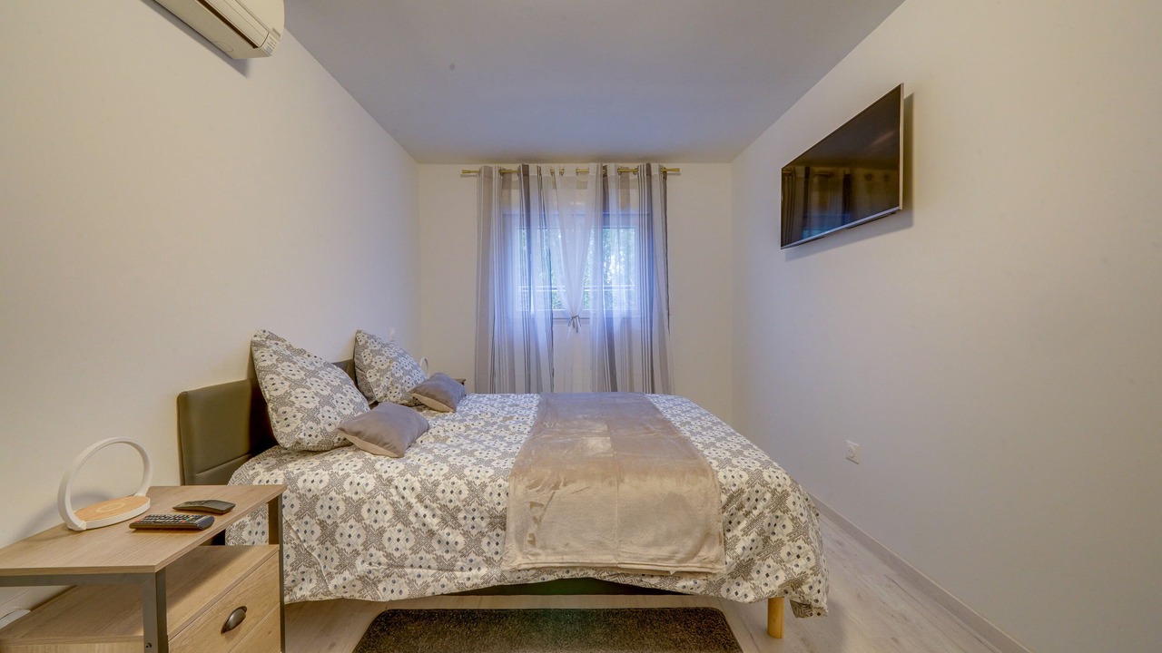Photo of Bedroom in Fronsac