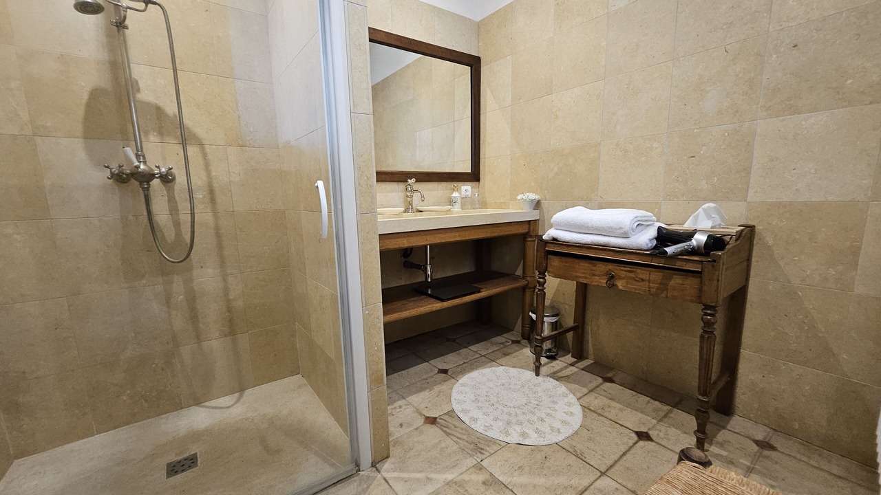 Photo of Bathroom in Saint-Julien-de-Lampon