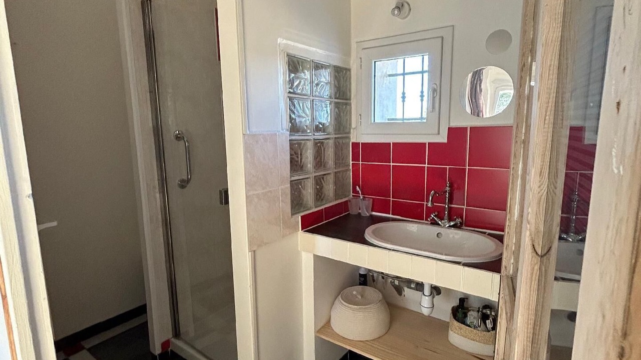 Photo of Bathroom in Violes