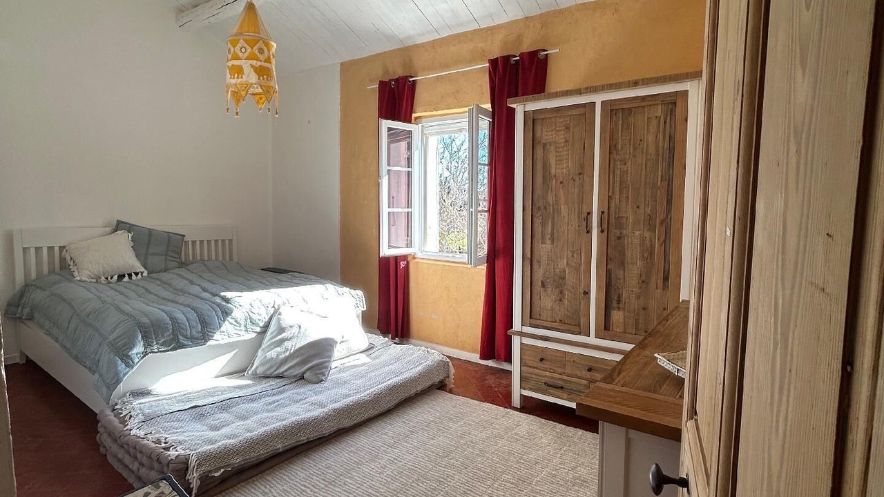 Photo of Bedroom in Violes