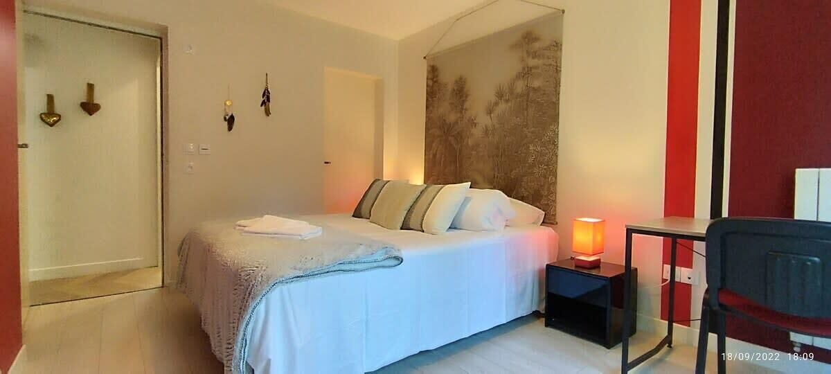 Photo of Bedroom in Villenave-d'Ornon