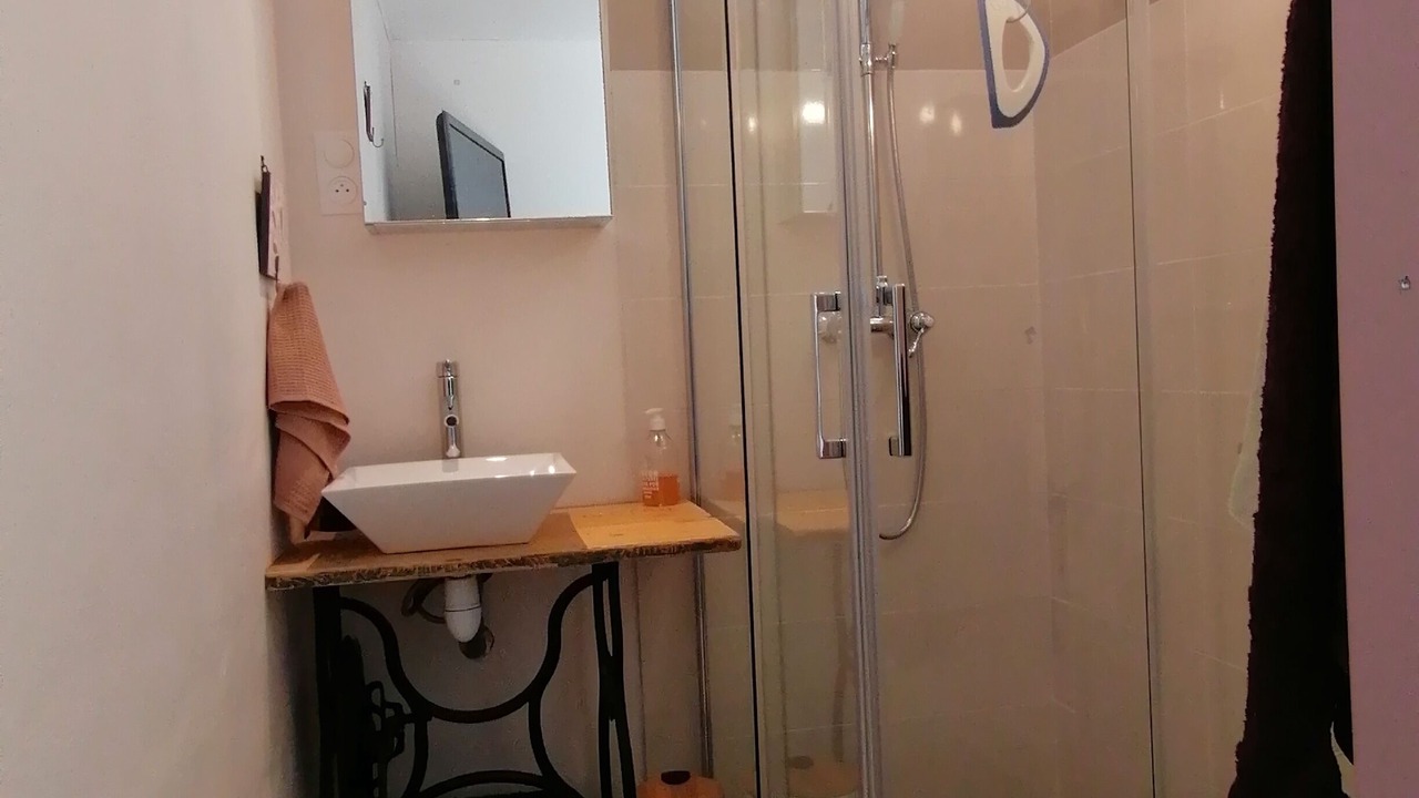 Photo of Bathroom in Cachen