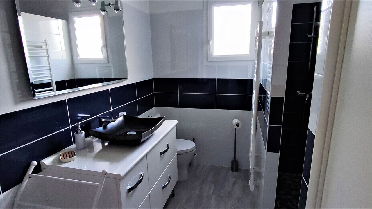 Photo of Bathroom in Le Chateau-d'Oleron