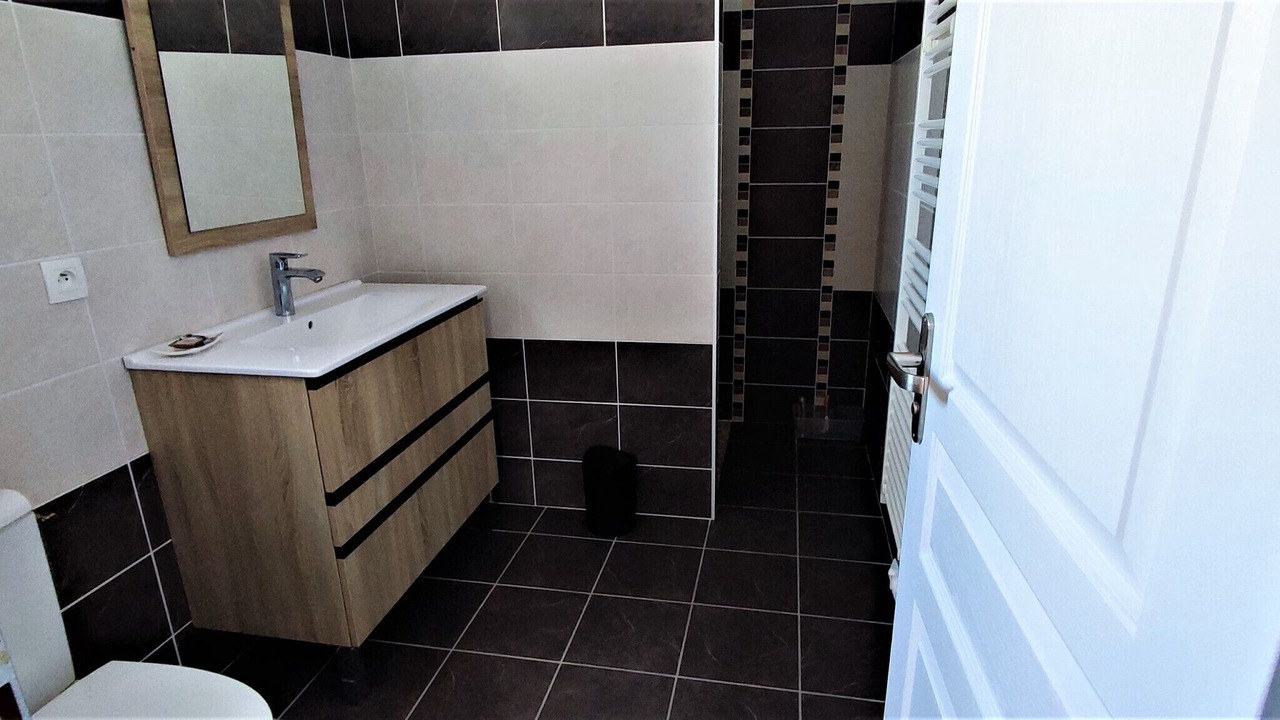 Photo of Bathroom in Le Chateau-d'Oleron