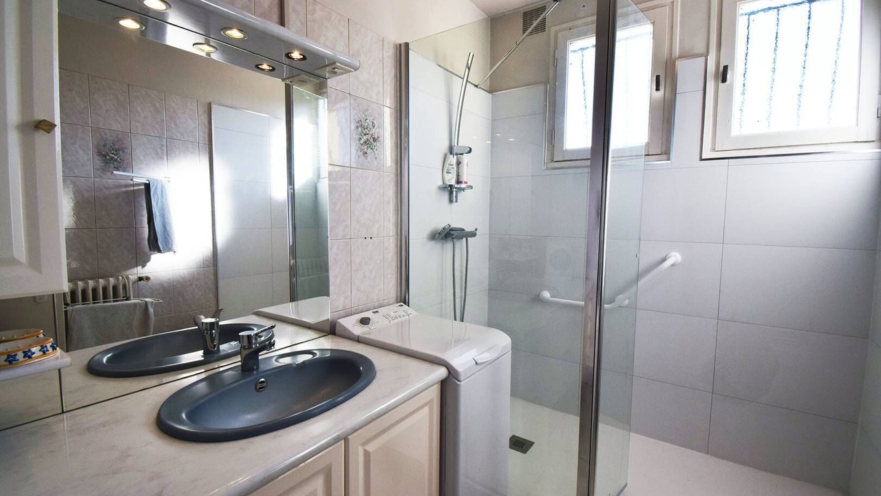 Photo of Bathroom in Blanquefort-sur-Briolance