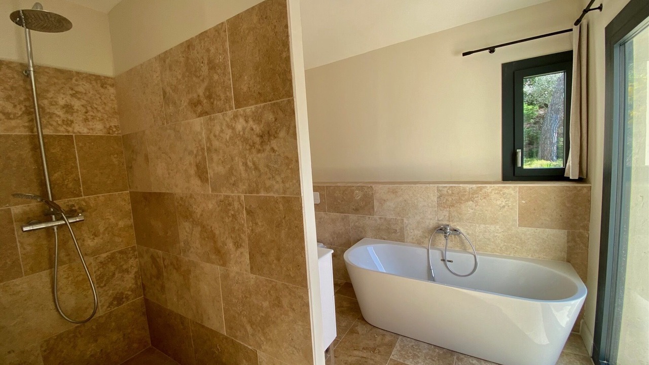 Photo of Bathroom in Les Baux-de-Provence