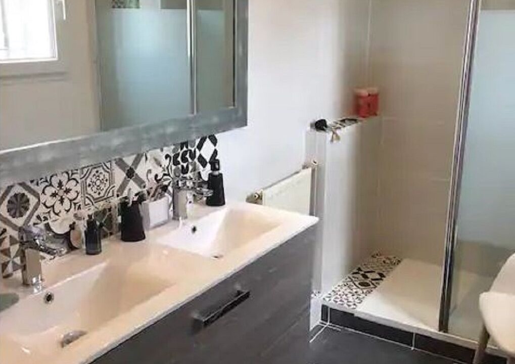 Photo of Bathroom in Saint-Jean-d'Illac