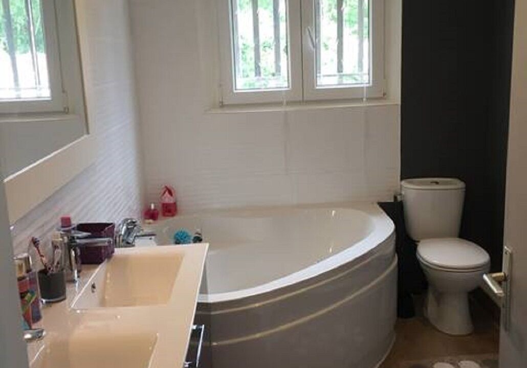 Photo of Bathroom in Saint-Jean-d'Illac
