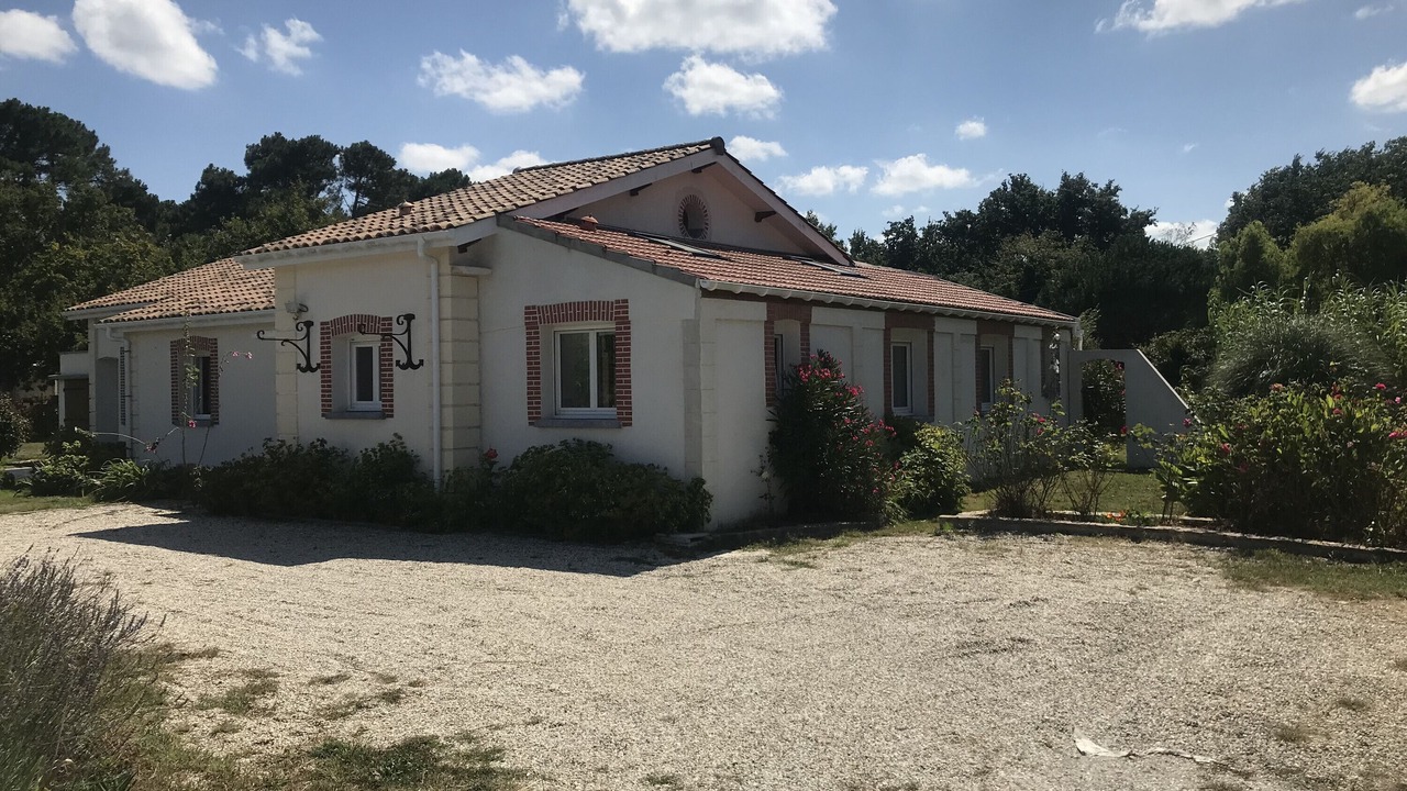 Photo of Outdoor in Grayan-Et-L'Hopital