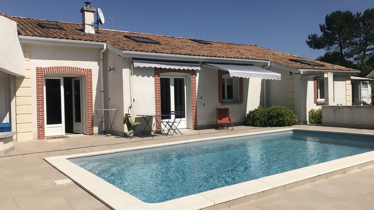 Photo of Outdoor in Grayan-Et-L'Hopital
