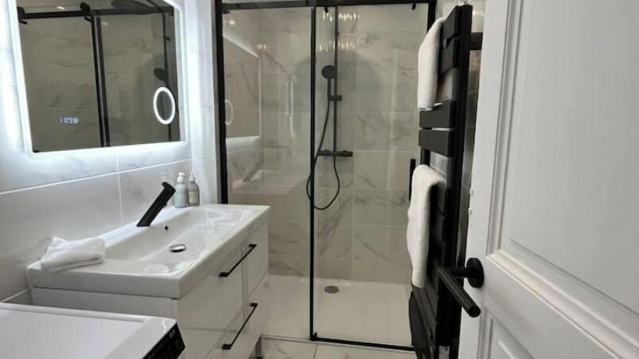 Photo of Bathroom in Centre Ville