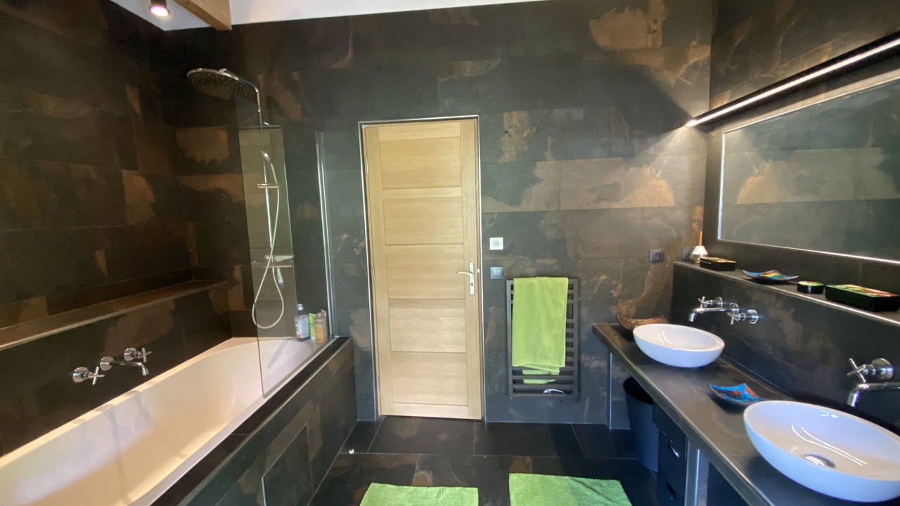 Photo of Bathroom in Claouey