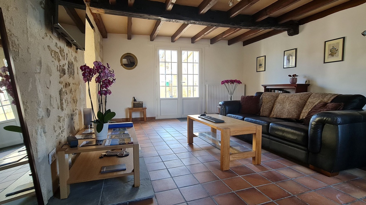 Photo of Livingroom in Villegouge