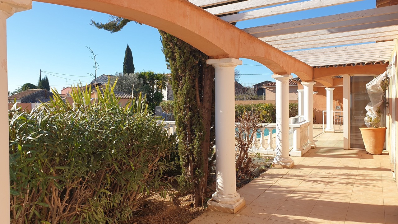 Photo of Patio Balcony in La Crau