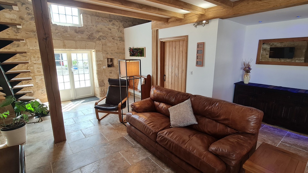 Photo of Livingroom in Villegouge
