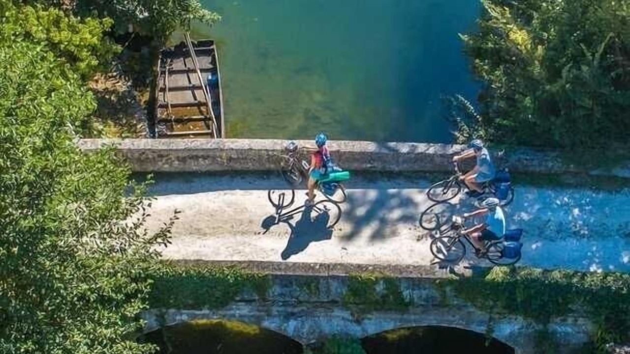 Photo of Outdoor in Saint-Meme-les-Carrieres