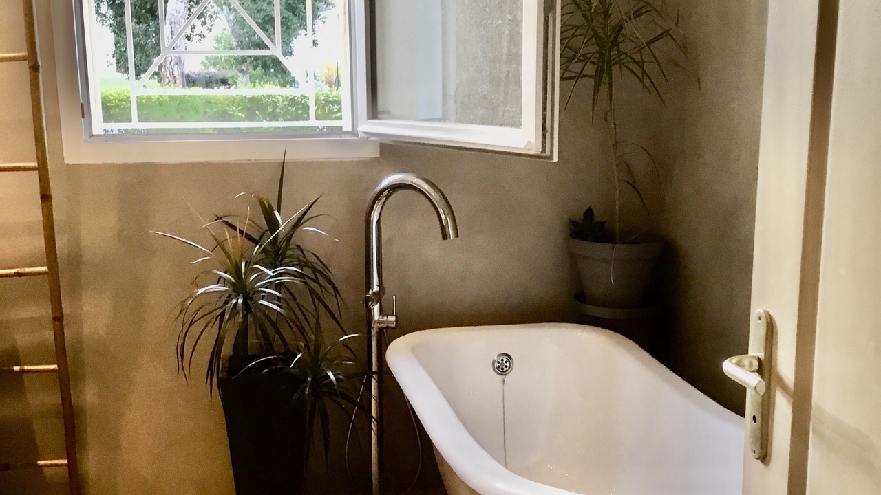 Photo of Bathroom in Messanges