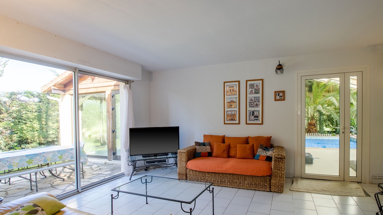 Photo of Livingroom in Cherveix-Cubas
