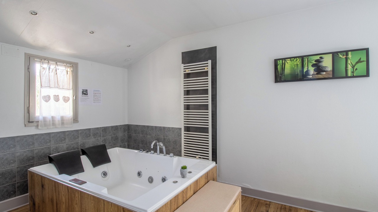 Photo of Bathroom in Cherveix-Cubas