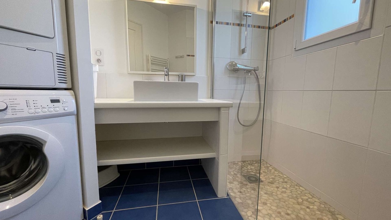 Photo of Bathroom in Domino