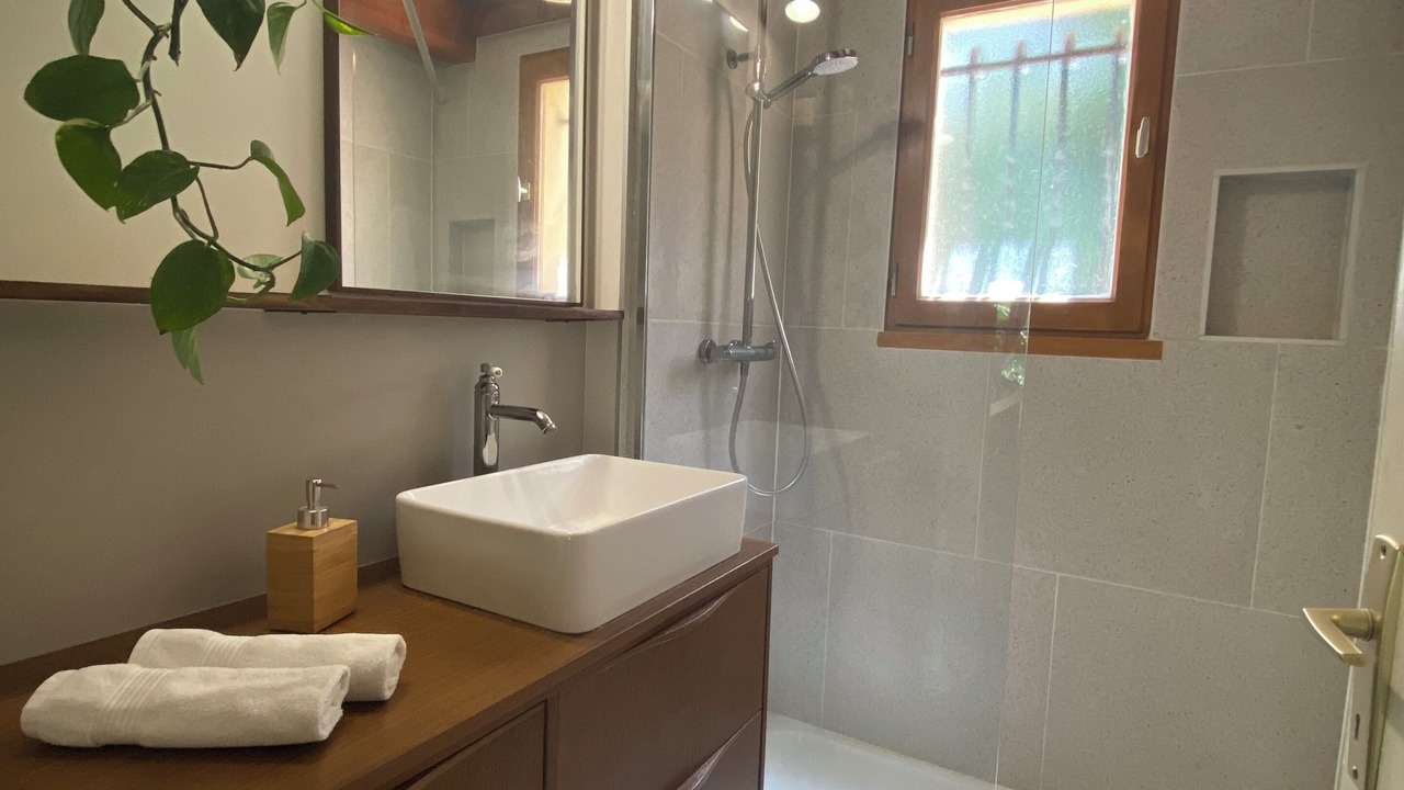 Photo of Bathroom in Messanges