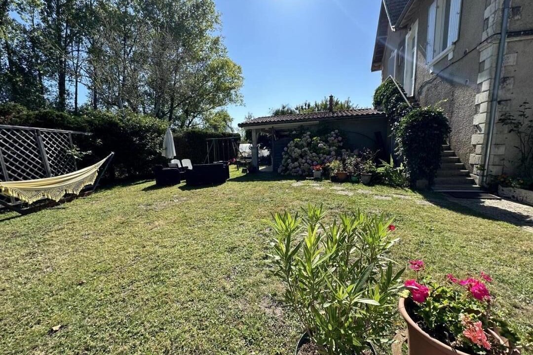 Photo of Outdoor in Escource