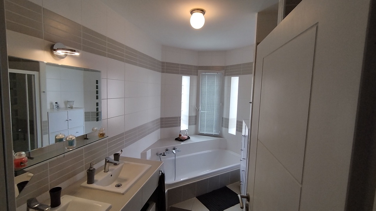 Photo of Bathroom in Artigues-pres-Bordeaux