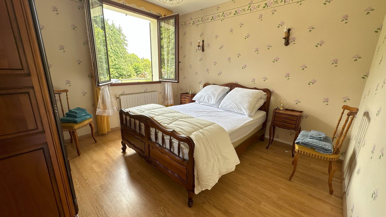 Photo of Bedroom in Flayat