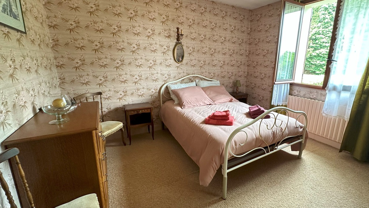 Photo of Bedroom in Flayat