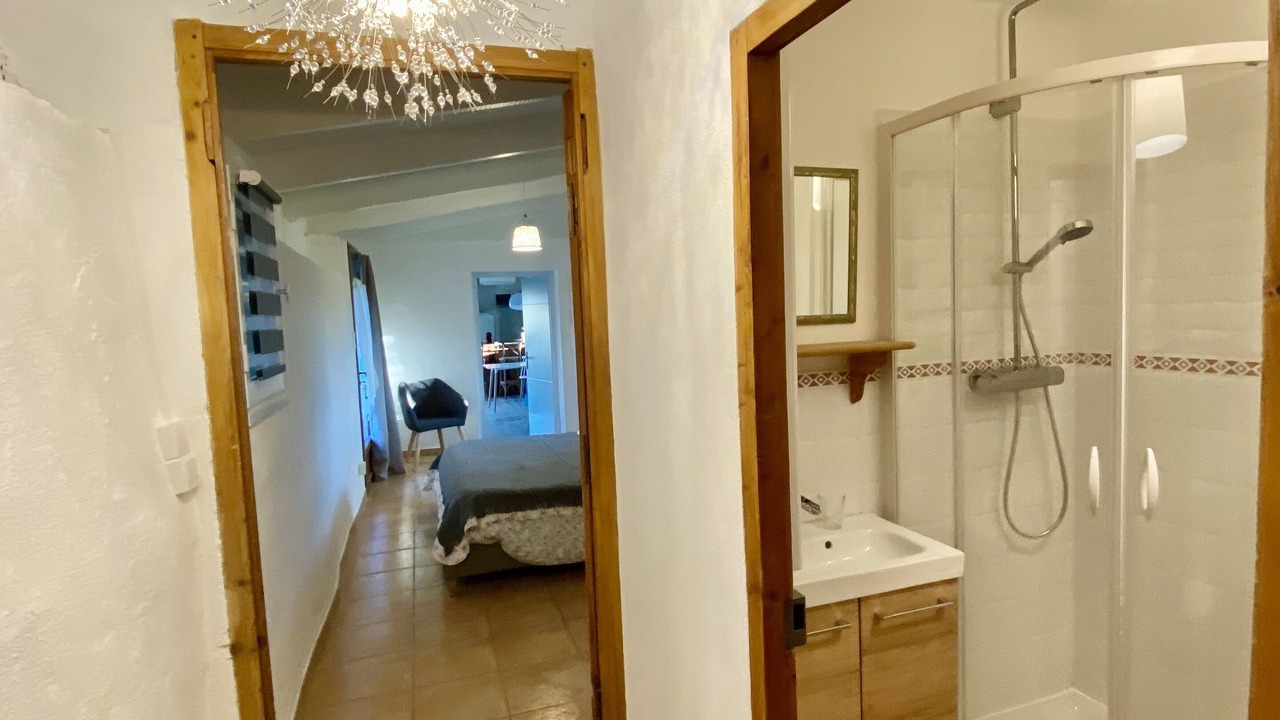 Photo of Bedroom in Violes