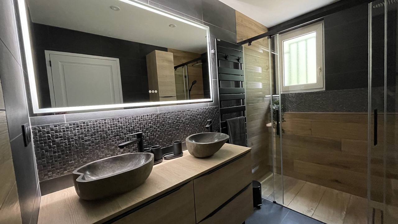 Photo of Bathroom in Nontron