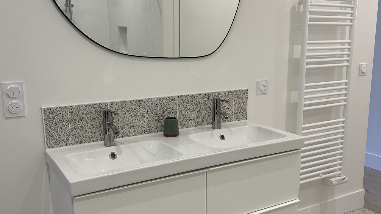 Photo of Bathroom in Domino