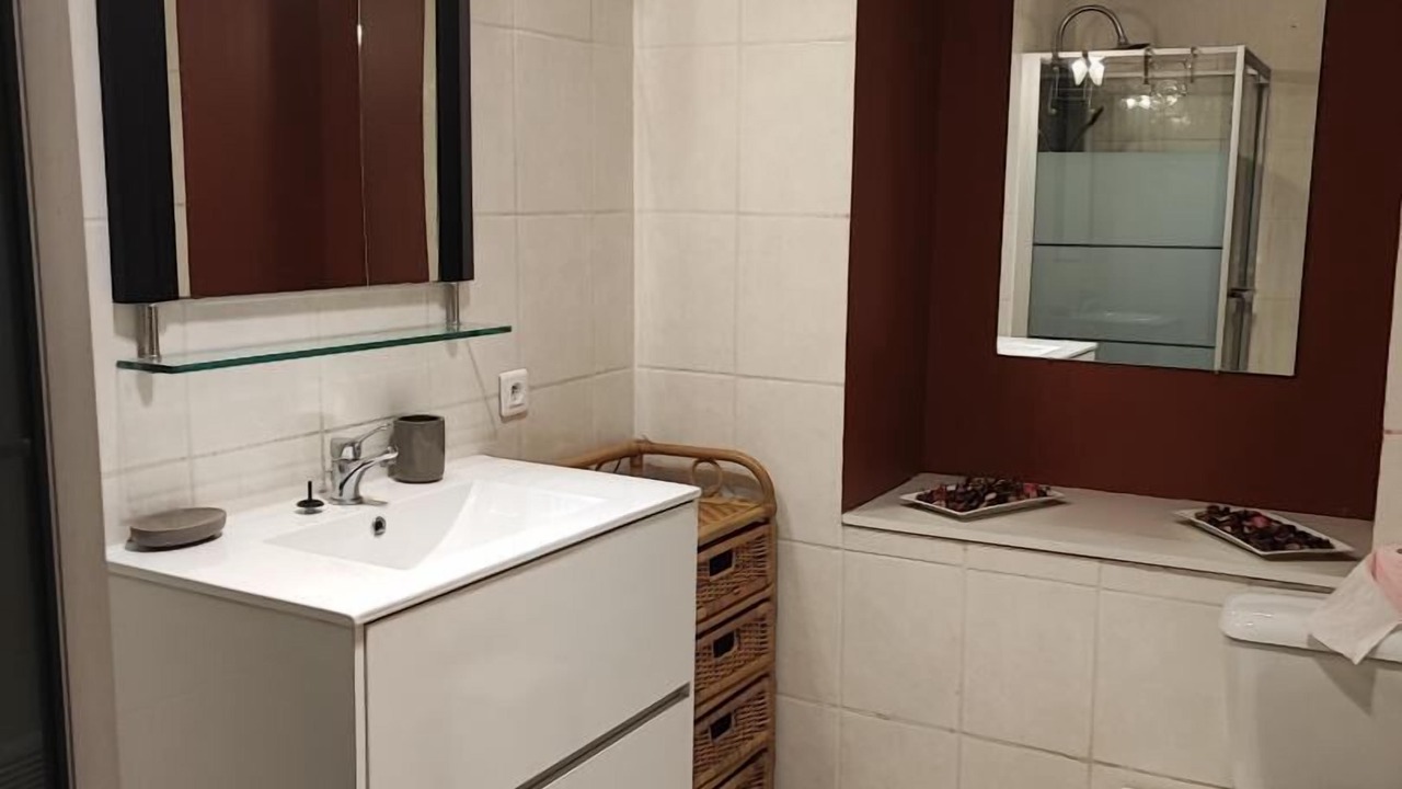 Photo of Bathroom in Doulezon