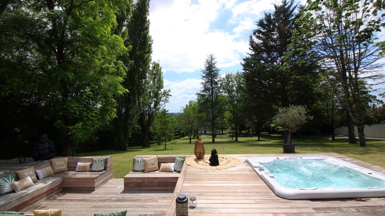 Photo of Patio Balcony in Saint-Andre-de-Cubzac
