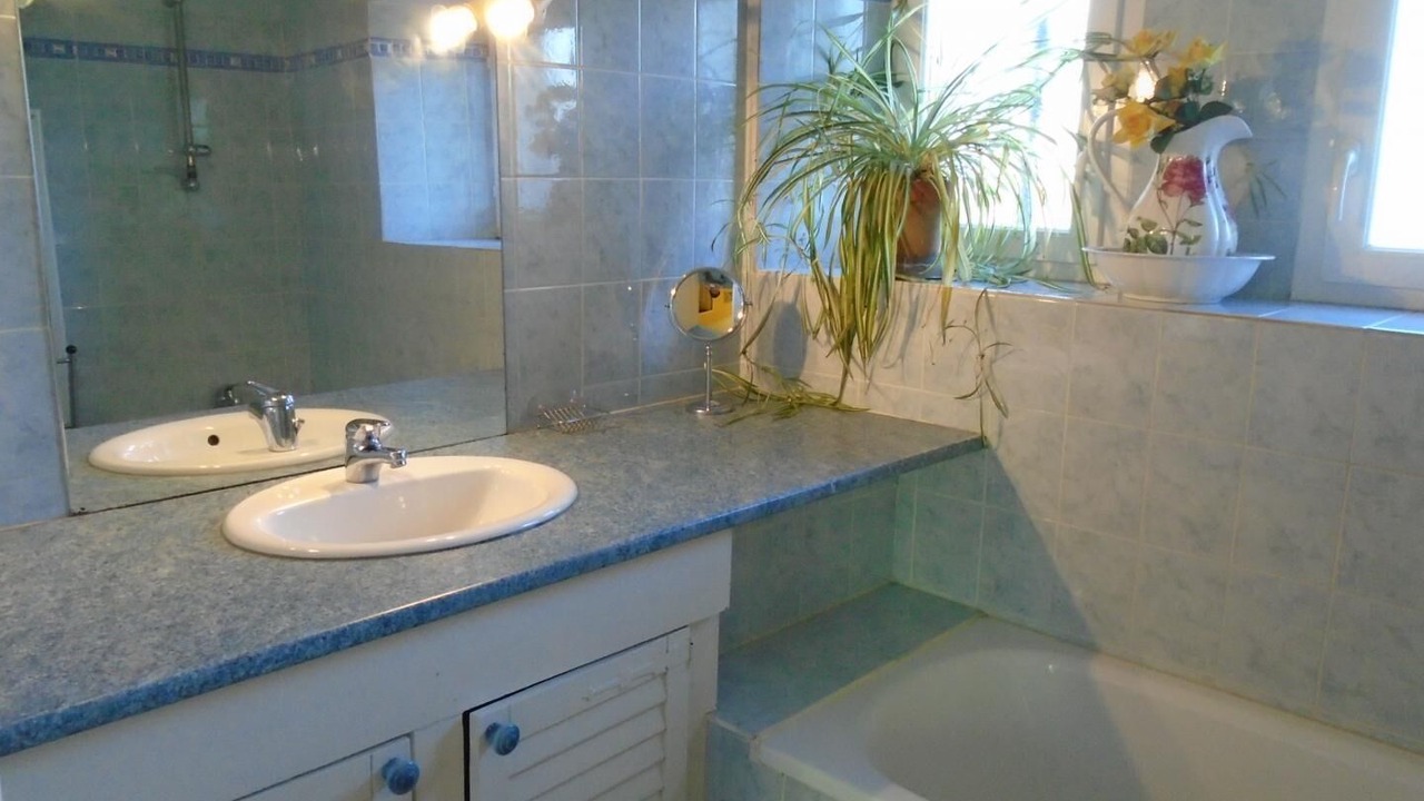 Photo of Bathroom in Saint-Pierre-de-Mons