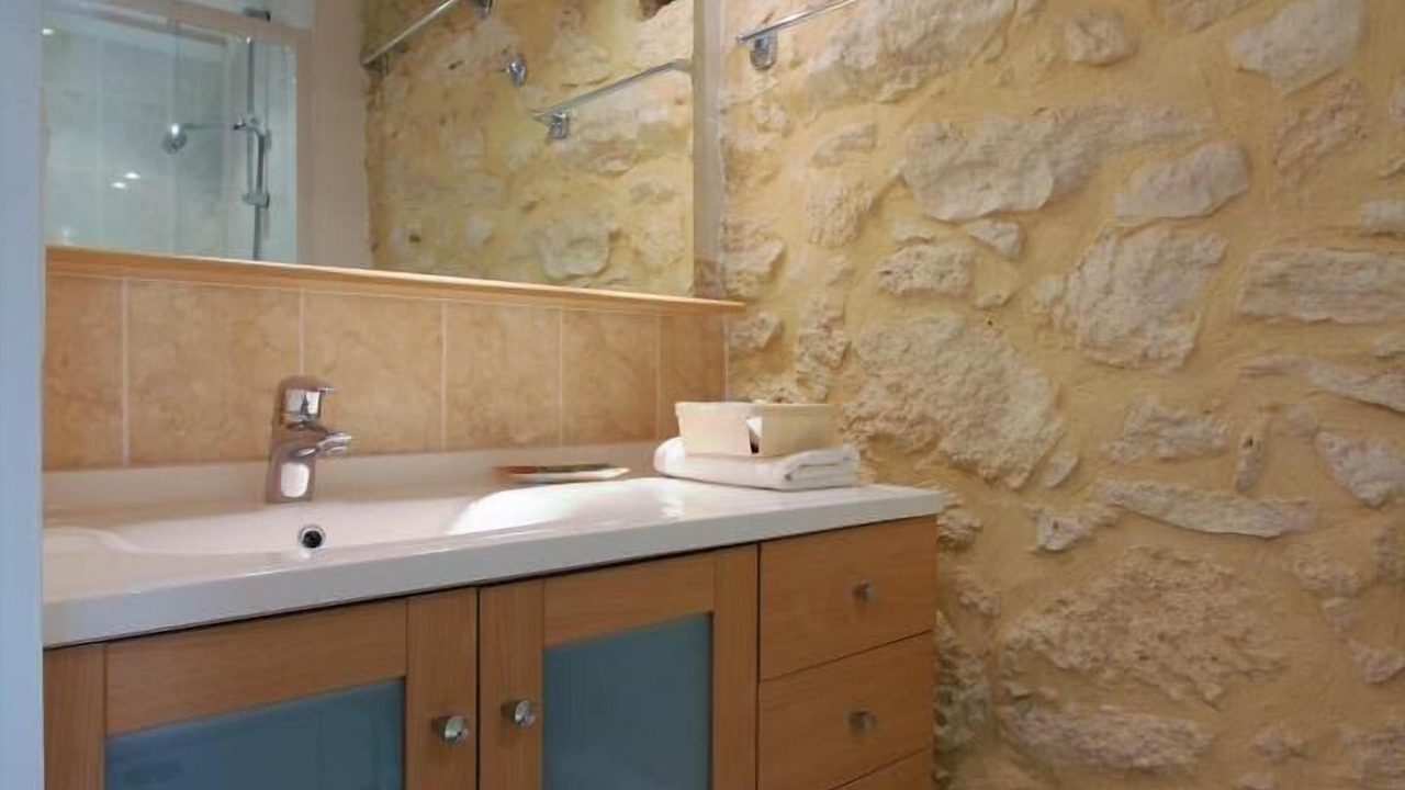Photo of Bathroom in Puisseguin