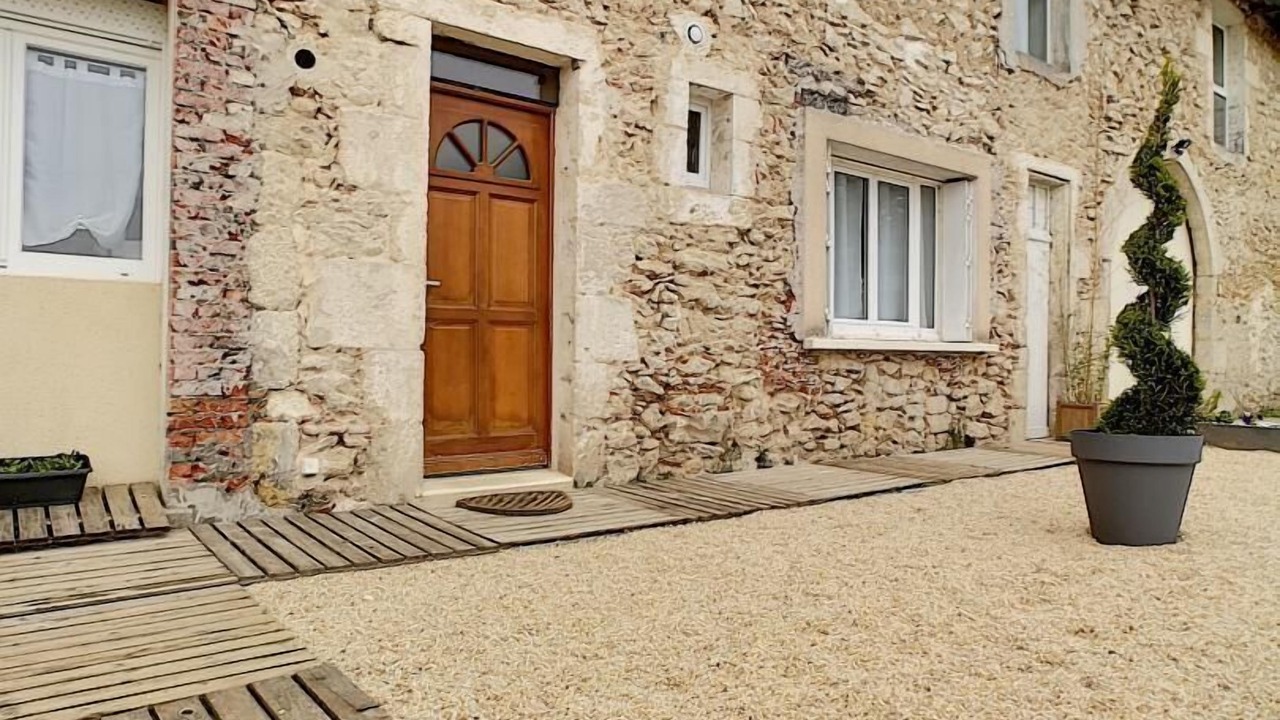 Photo of Outdoor in Cerons