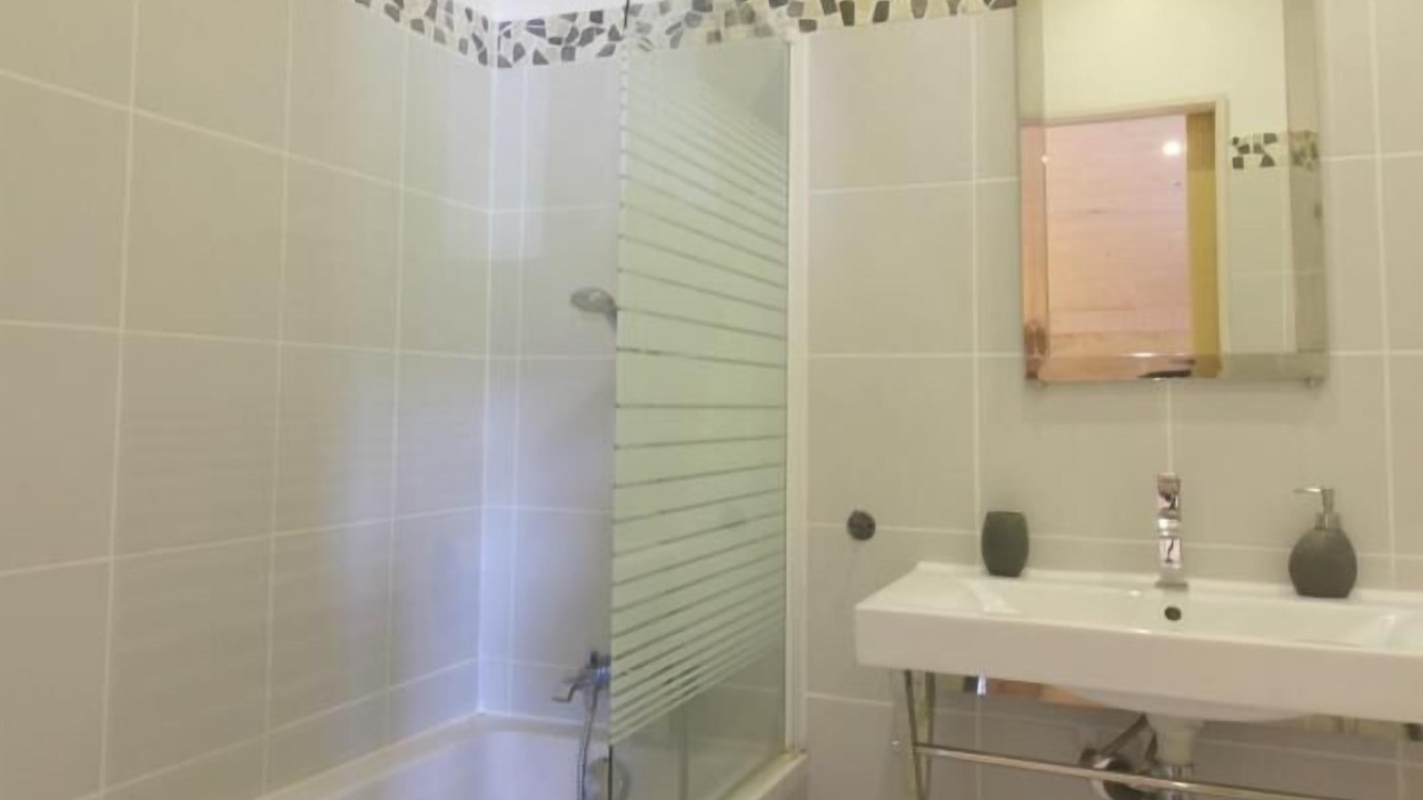 Photo of Bathroom in Saint-Martin-de-Laye