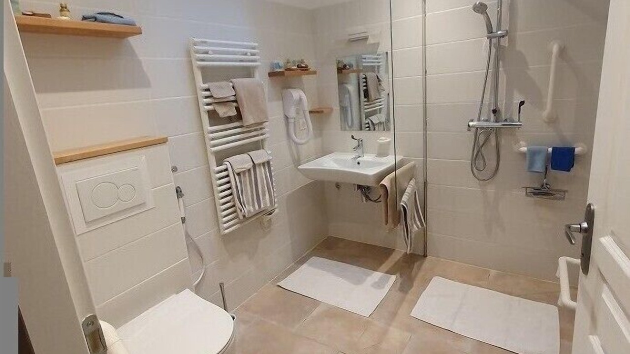 Photo of Bathroom in Tizac-de-Curton