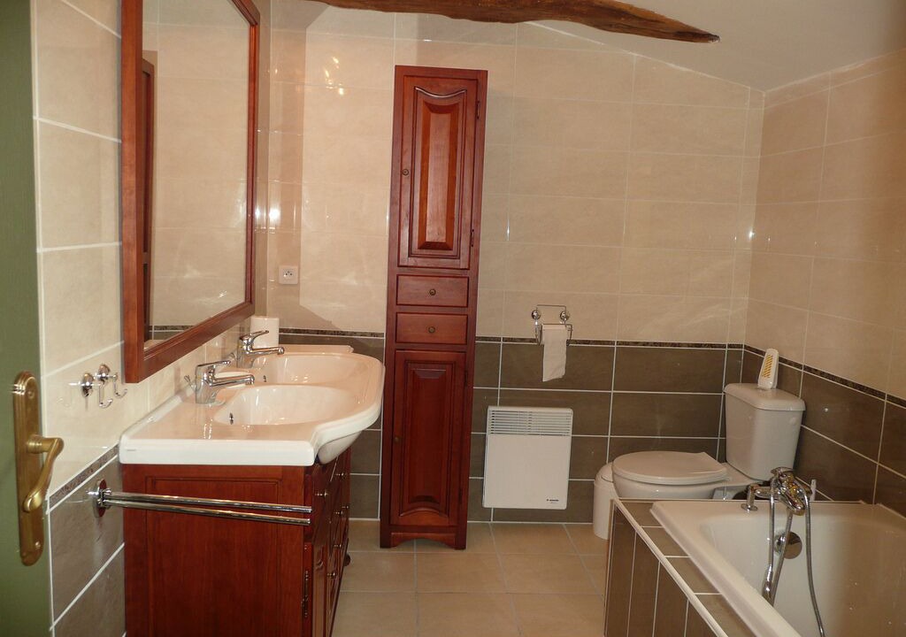 Photo of Bathroom in Doulezon