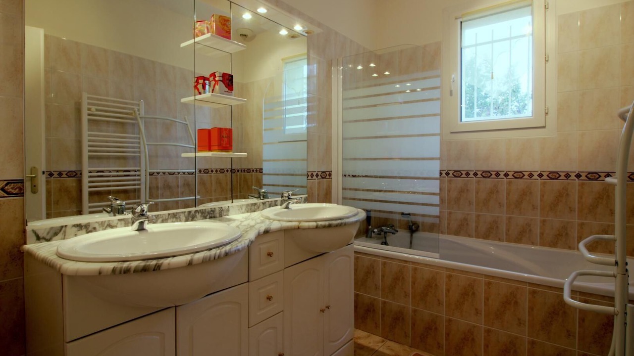 Photo of Bathroom in Puisseguin