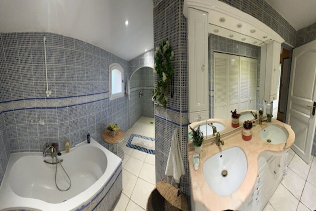 Photo of Bathroom in Ventabren