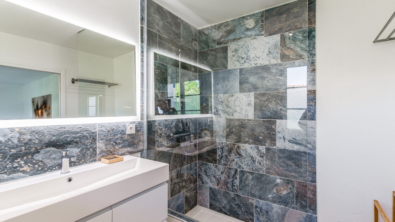 Photo of Bathroom in Morieres-les-Avignon