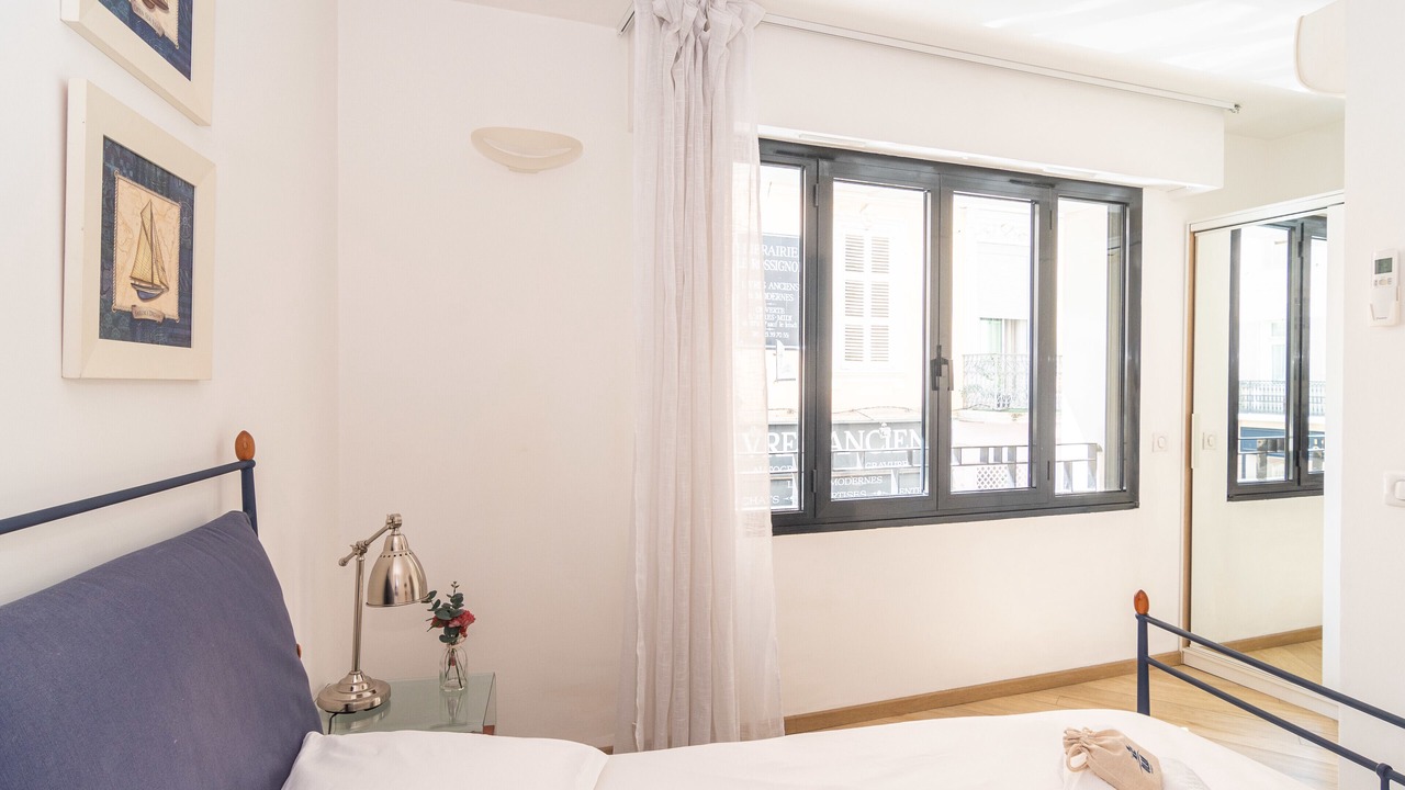 Photo of Bedroom in Cannes City Centre