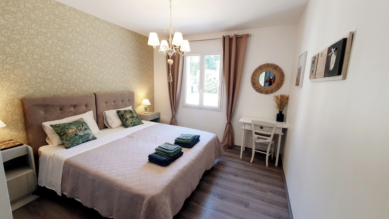 Photo of Bedroom in Lembras