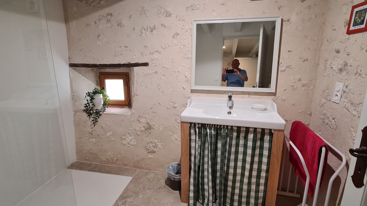 Photo of Bathroom in Les Leves-et-Thoumeyragues