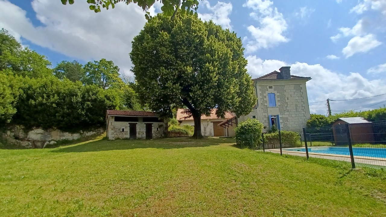 Photo of Outdoor in Bonnes