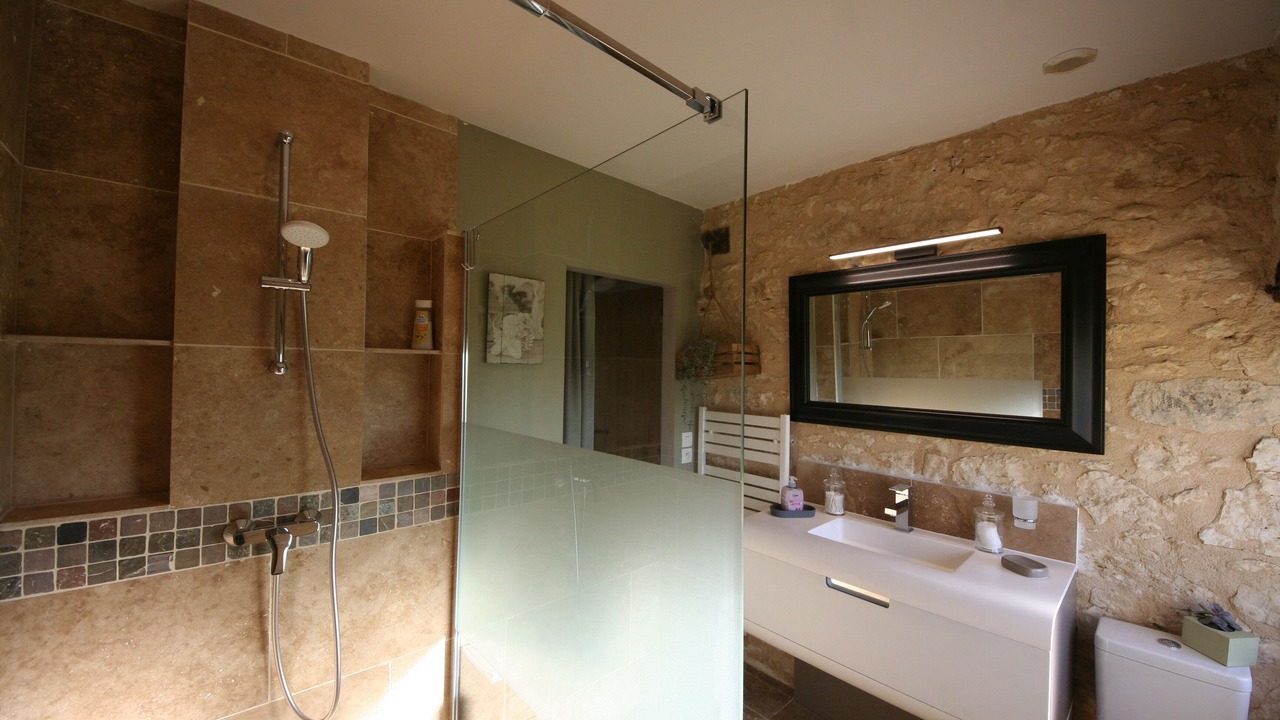 Photo of Bathroom in Les Leves-et-Thoumeyragues