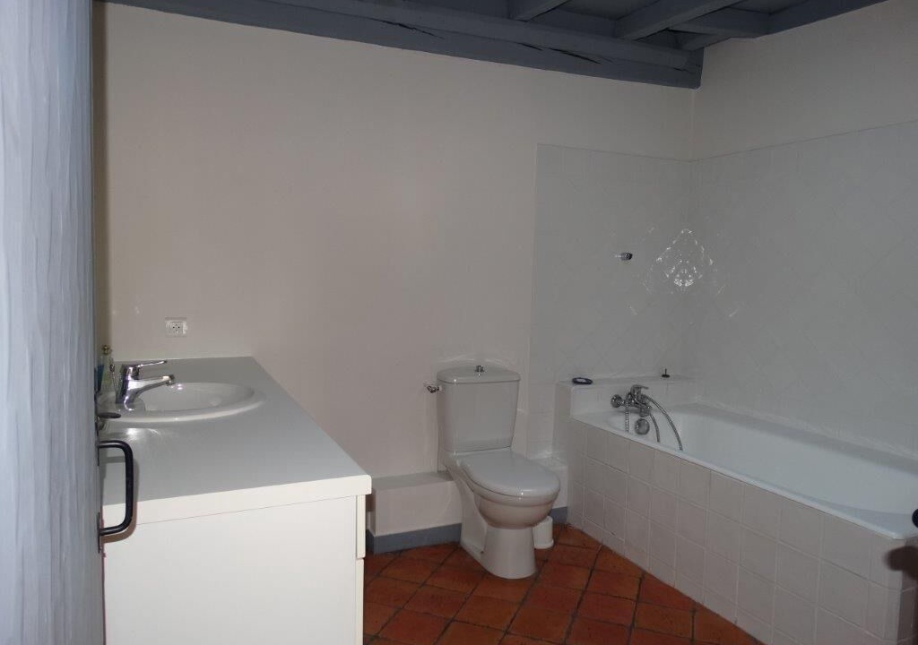 Photo of Bathroom in Lahonce